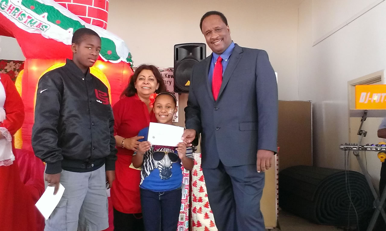 Mayor James T. Butts Awards Scholarships to Students
